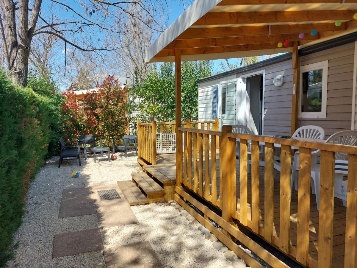Mobil Home Tout Confort 6 Personnes Climatise Au Pied Du Luberon ラ・ロック・ダンテロン エクステリア 写真